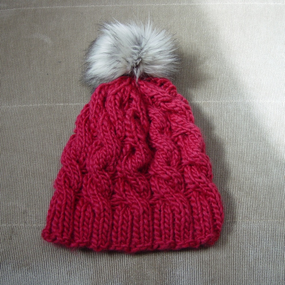 New Hand knit Woman's Hat Pom Pom Raspberry - Picture 2 of 5